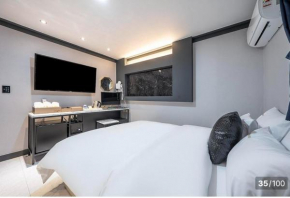 On & OFF Hotel